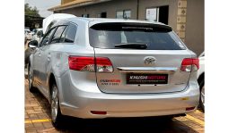 
										Toyota Avensis Wagon 2015  full									