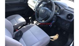 
										Toyota COROLLA AXIO 2015 full									