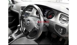 
										Volkswagen Golf Variant 2016 full									