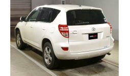 
										 Toyota RAV-4 2011 full									