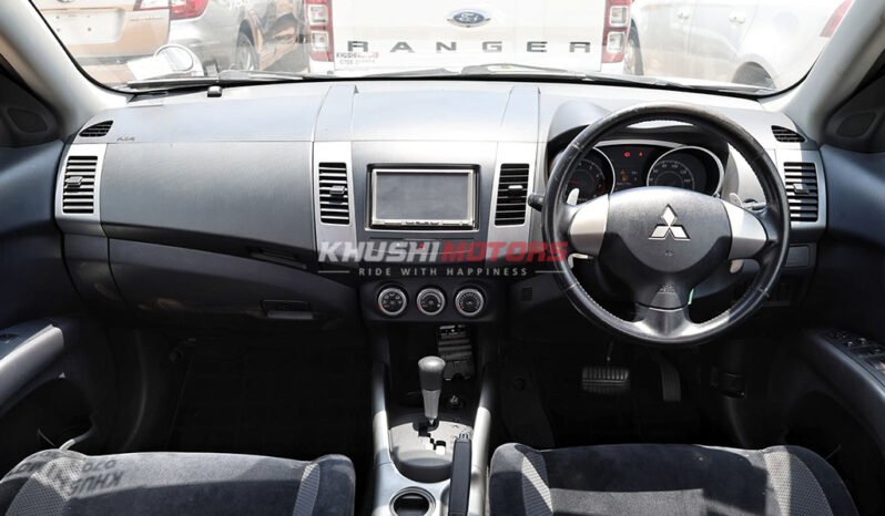 
								Mitsubishi Outlander 2010 full									