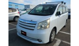 Toyota Noah 2010