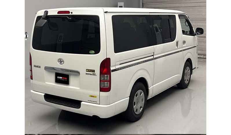 Toyota Hiace 2012 full