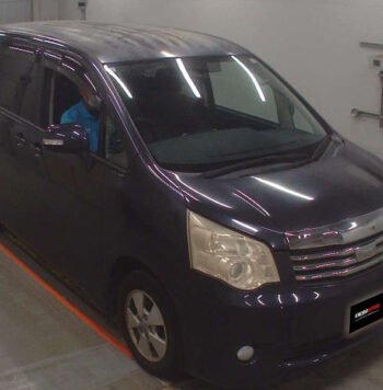 Toyota Noah 2010