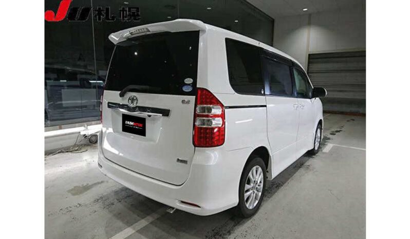 
Toyota Noah 2010 full									