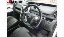 Toyota Noah 2010
