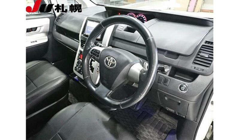 
Toyota Noah 2010 full									