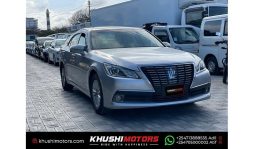 
Toyota Crown Royal saloon 2015 full									