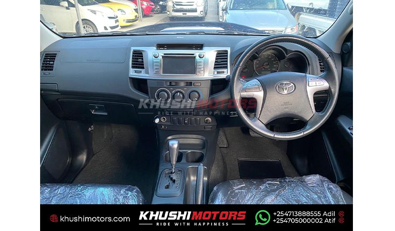 
Toyota Hilux Double Cabin 2015 full									