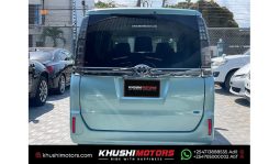 
Toyota Voxy 2015 full									