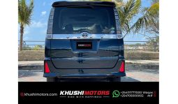 
Toyota Voxy 2015 full									