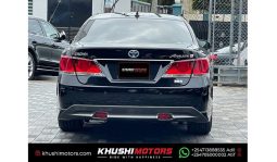 
Toyota Crown Athlete 2015 full									