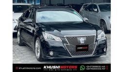 
Toyota Crown Athlete 2015 full									