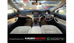 
Toyota Royal saloon hybrid 2015 full									