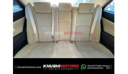 
Toyota Royal saloon hybrid 2015 full									