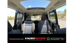 
Toyota Voxy 2015 full									