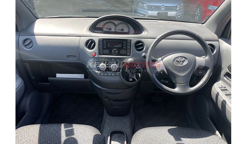 
								Toyota Sienta 2015 full									