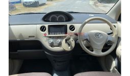 
Toyota Sienta 2015 full									