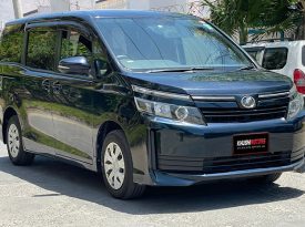 Toyota Voxy 2015