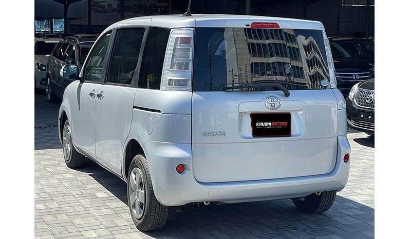 Toyota Sienta 2015