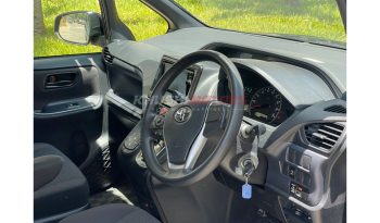 
									Toyota Voxy 2015 full								