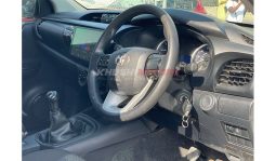 
Toyota Hilux Double Cabin 2017 full									