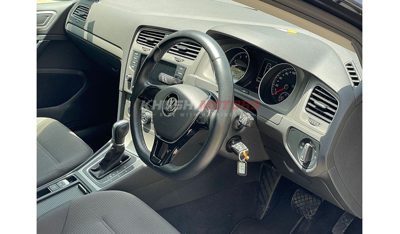 
								Volkswagen Golf Variant 2015 full									