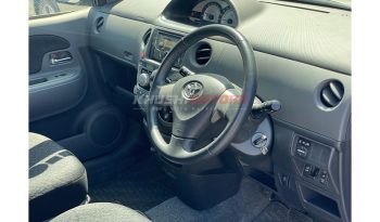 
									Toyota Sienta 2015 full								