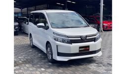 
Toyota VOXY 2016 full									