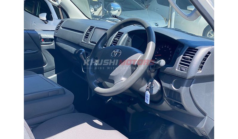 
								Toyota HIACE VAN 2016 full									