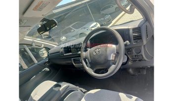 
Toyota HIACE COMMUTER 2016 full									