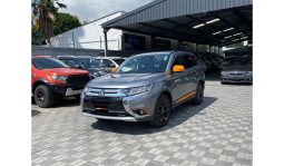 
Mitsubishi OUTLANDER 2017 full									