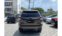 
Toyota LAND CRUISER PRADO 2017 full									