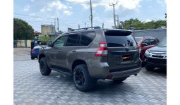 
Toyota LAND CRUISER PRADO 2017 full									