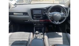 
Mitsubishi OUTLANDER 2017 full									