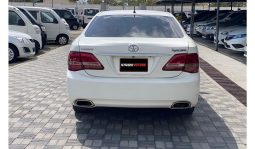 
Toyota Crown Royal Saloon 2009 full									