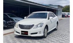 
Toyota Crown Royal Saloon 2009 full									