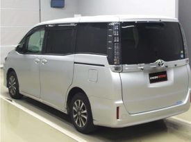 Toyota VOXY 2016