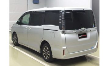 Toyota VOXY 2016