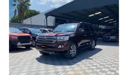 
Toyota Land cruiser ZX V8  2016 full									