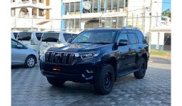 
Toyota LAND CRUISER PRADO 2017 full									