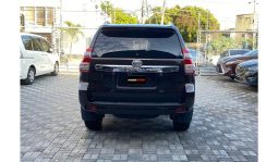 
Toyota LAND CRUISER PRADO 2017 full									