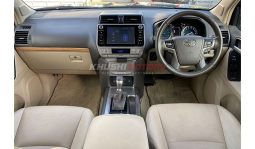 
Toyota LAND CRUISER PRADO 2017 full									