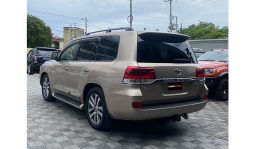 
Toyota Land Cruiser 2017 full									