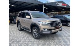 
Toyota Land Cruiser ZX V8 2016 full									