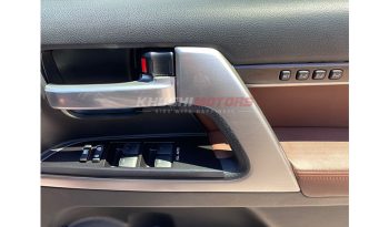 
Toyota Land Cruiser ZX V8 2017 full									