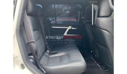 
Toyota Land Cruiser ZX V8 2017 full									