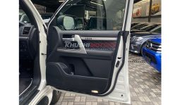 
Toyota Land Cruiser ZX V8 2017 full									