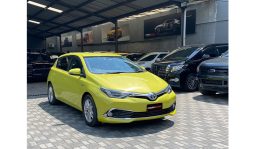 
Toyota Auris HYB 2017 full									