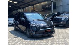 
Toyota Sienta 2017 full									